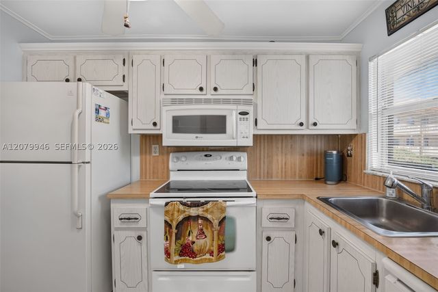 9261 Sunrise Lakes Blvd 203, Sunrise, FL 33322