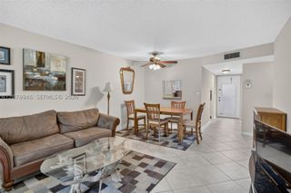 9261 Sunrise Lakes Blvd 203, Sunrise, FL 33322
