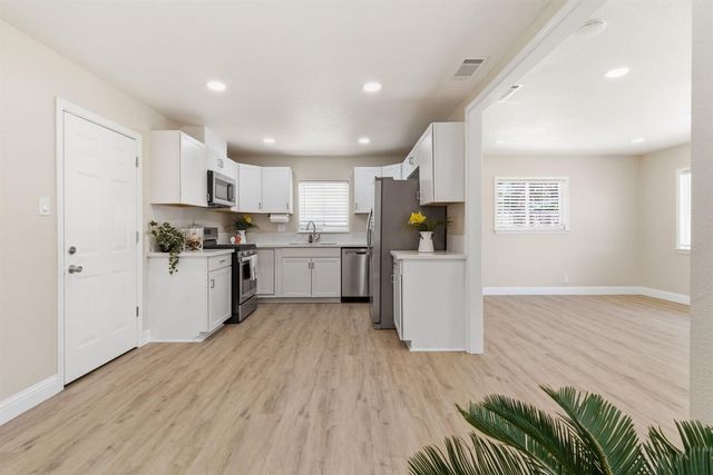 2201 Eicher Ave, Modesto, CA 95350
