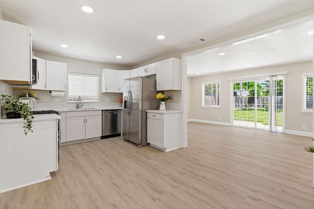 2201 Eicher Ave, Modesto, CA 95350