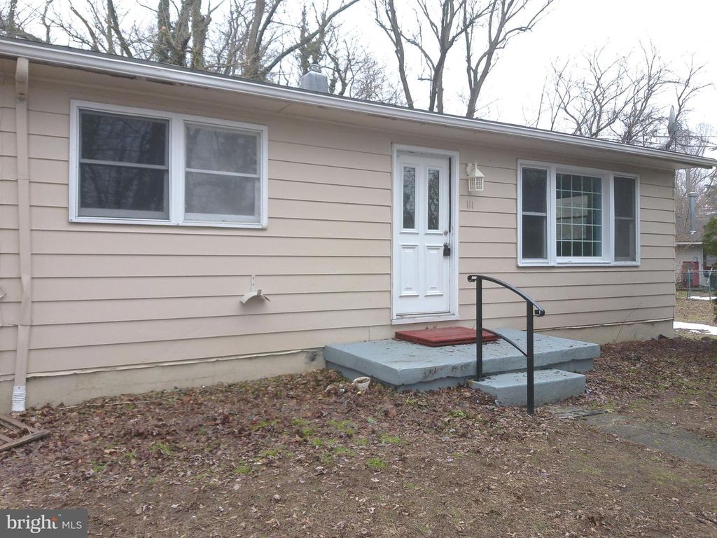 111 CRESCENT DR, Browns Mills, NJ 08015