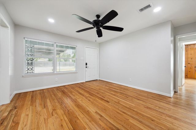 522 Barkley Street, Houston, TX 77022
