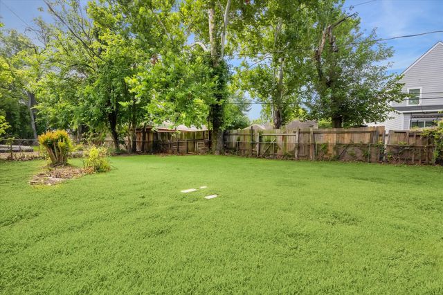 522 Barkley Street, Houston, TX 77022
