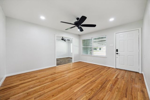 522 Barkley Street, Houston, TX 77022