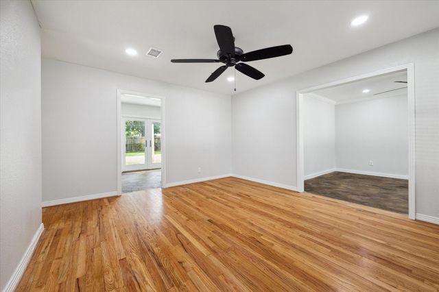 522 Barkley Street, Houston, TX 77022