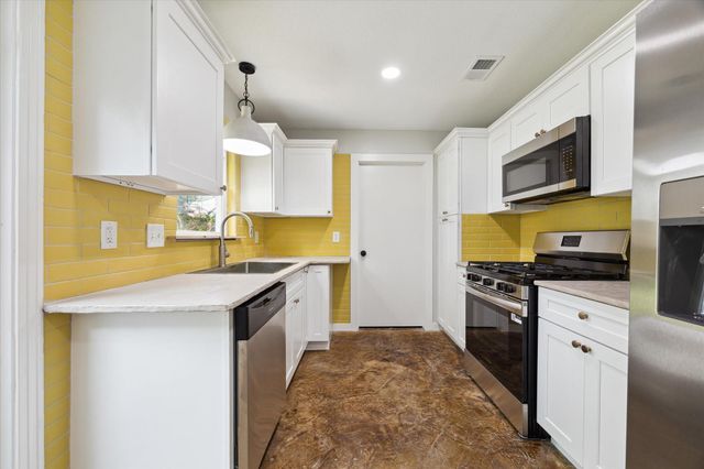 522 Barkley Street, Houston, TX 77022