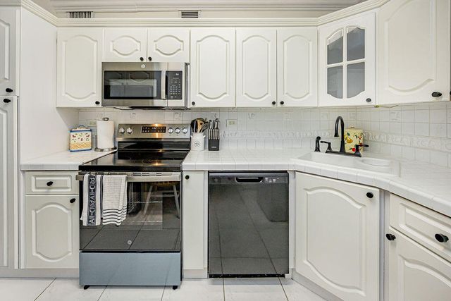 5601 Collins Avenue, Miami Beach, FL 33140