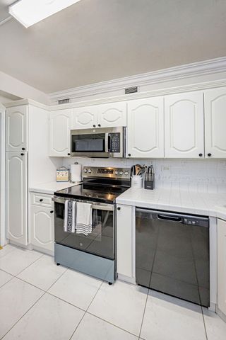 5601 Collins Avenue, Miami Beach, FL 33140