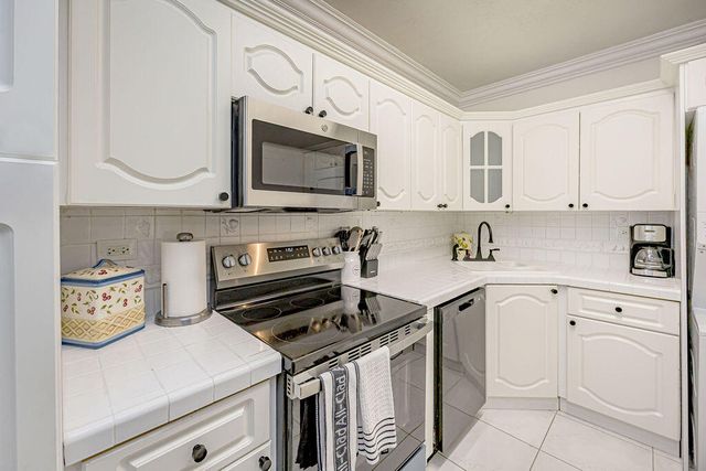 5601 Collins Avenue, Miami Beach, FL 33140