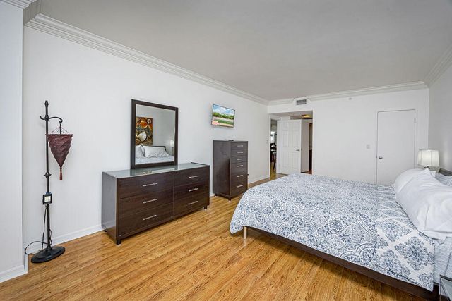 5601 Collins Avenue, Miami Beach, FL 33140