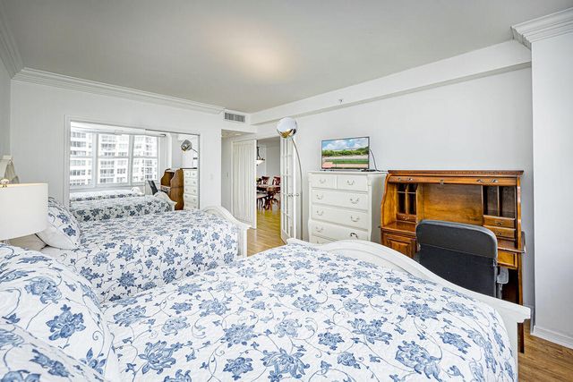 5601 Collins Avenue, Miami Beach, FL 33140