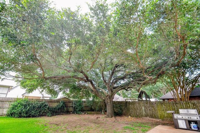 1400 Bob White Trail, Sealy, TX 77474