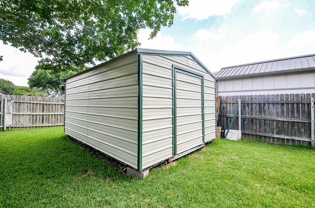 1400 Bob White Trail, Sealy, TX 77474
