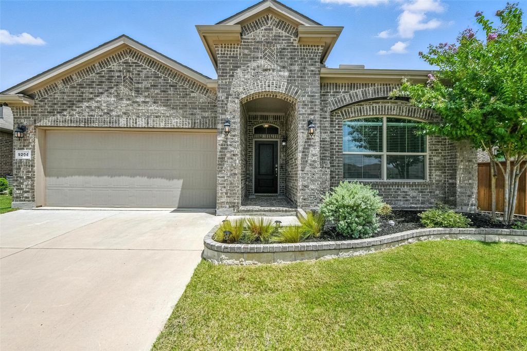 9204 Lace Cactus Drive, Fort Worth, TX 76131