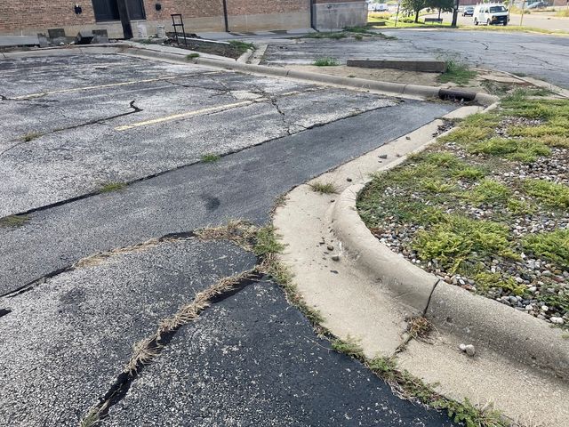 615 N Main Street, Bloomington, IL 61701