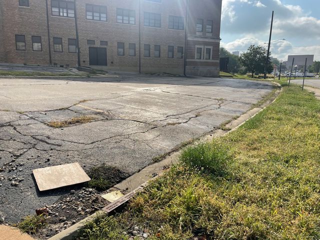 615 N Main Street, Bloomington, IL 61701