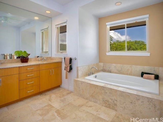 1047 Koko Kai Place, Honolulu, HI 96825