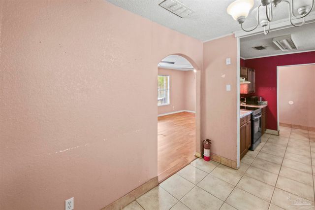 907 Montclair Rd, Pensacola, FL 32505