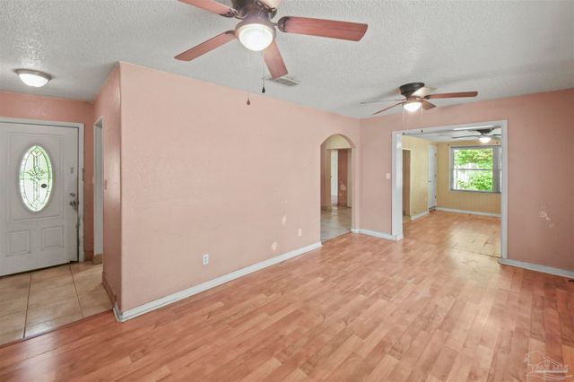 907 Montclair Rd, Pensacola, FL 32505