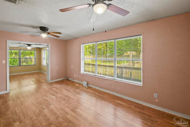 907 Montclair Rd, Pensacola, FL 32505