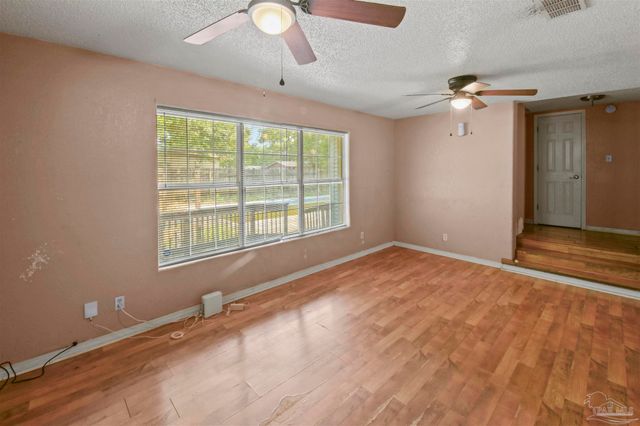 907 Montclair Rd, Pensacola, FL 32505