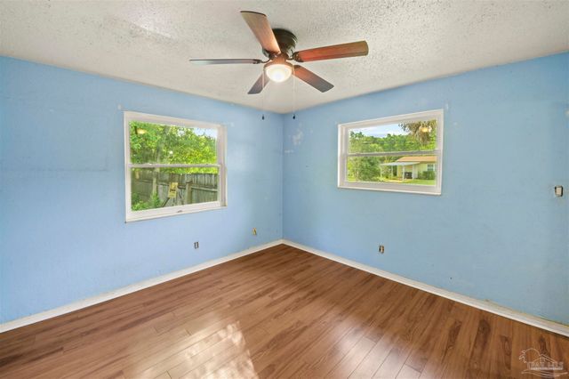907 Montclair Rd, Pensacola, FL 32505
