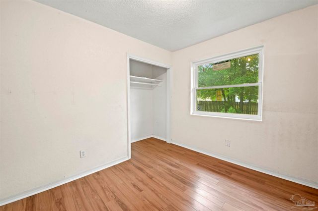 907 Montclair Rd, Pensacola, FL 32505