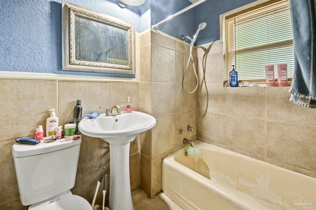 907 Montclair Rd, Pensacola, FL 32505