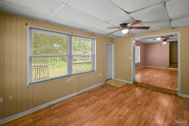 907 Montclair Rd, Pensacola, FL 32505