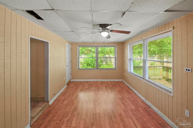 907 Montclair Rd, Pensacola, FL 32505