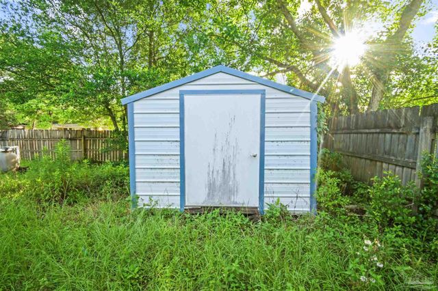 907 Montclair Rd, Pensacola, FL 32505