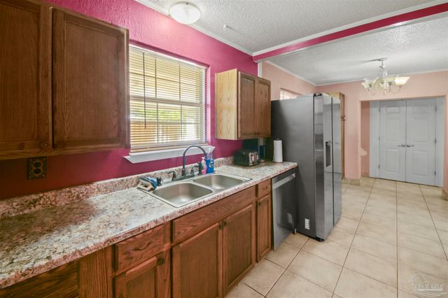 907 Montclair Rd, Pensacola, FL 32505