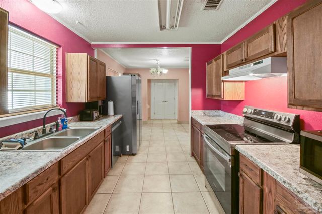 907 Montclair Rd, Pensacola, FL 32505