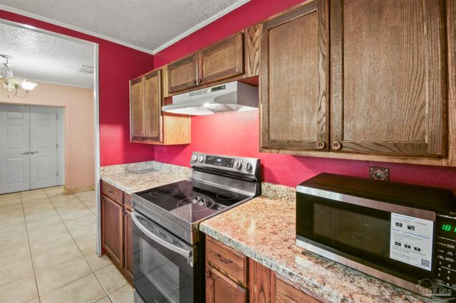 907 Montclair Rd, Pensacola, FL 32505