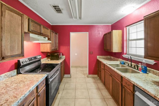 907 Montclair Rd, Pensacola, FL 32505