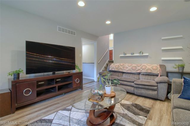 7367 Cavell Street, Westland, MI 48185