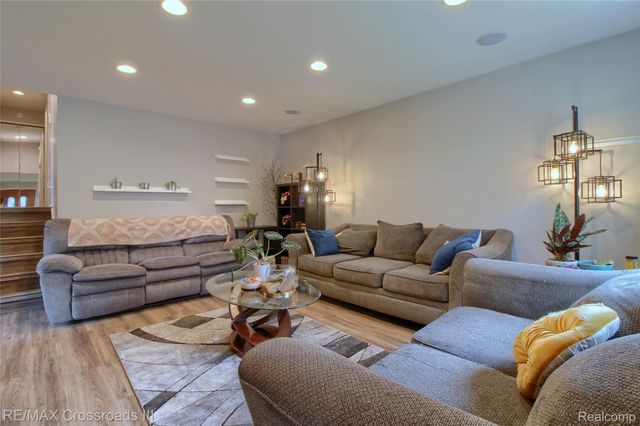 7367 Cavell Street, Westland, MI 48185