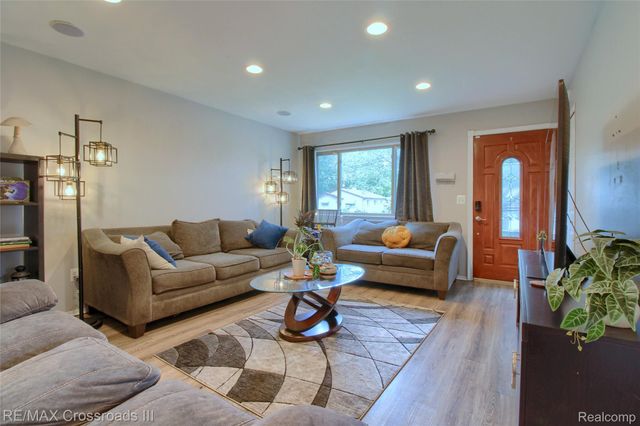 7367 Cavell Street, Westland, MI 48185