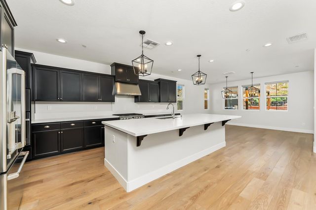 3166 Sofia Dr, Lincoln, CA 95648