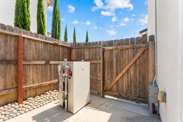 3166 Sofia Dr, Lincoln, CA 95648