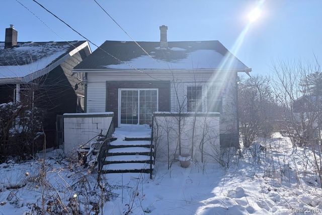 8693 Woodlawn Street, Detroit, MI 48213