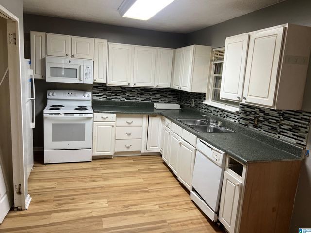 1913 DAY AVENUE, Tarrant, AL 35217