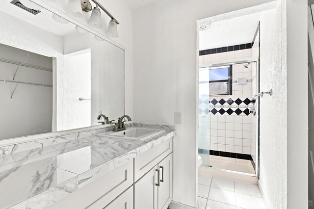 10 Seneca Court, Royal Palm Beach, FL 33411