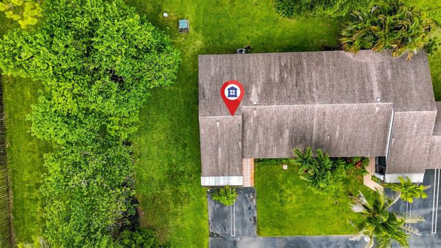 10 Seneca Court, Royal Palm Beach, FL 33411