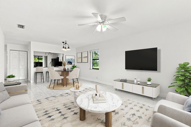 10 Seneca Court, Royal Palm Beach, FL 33411