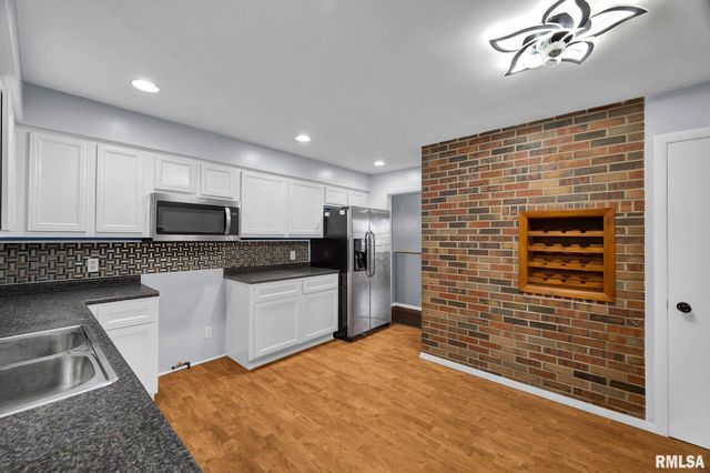 2922 W GILBERT Avenue, Peoria, IL 61604