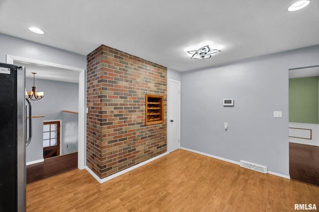 2922 W GILBERT Avenue, Peoria, IL 61604