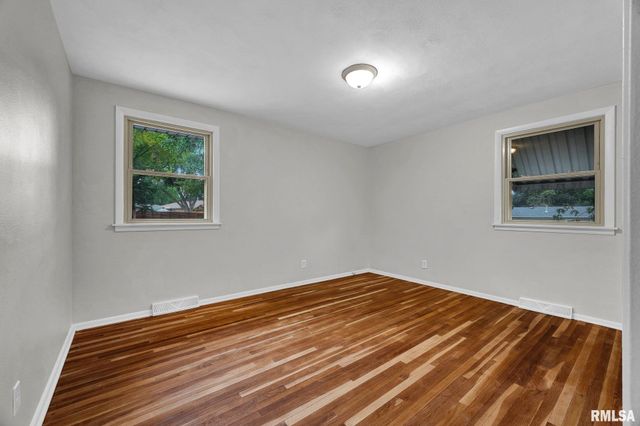 2922 W GILBERT Avenue, Peoria, IL 61604