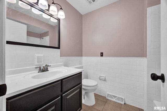 2922 W GILBERT Avenue, Peoria, IL 61604