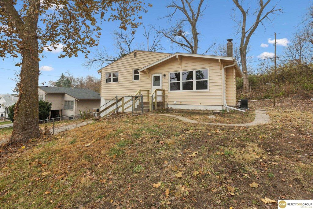 6905 Laurel Avenue, Omaha, NE 68104